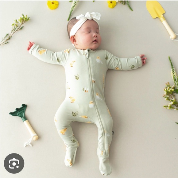 Kyte Baby Zipper PJ Easter Aloe Chick (green chicks)&Blush Rabbit (pink bunnies) - Picture 4 of 15